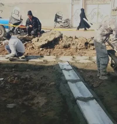 📷گزارش تصویری|  شروع عملیات‌نصب جدول کانیووسط کوچه نقابی ۱۳