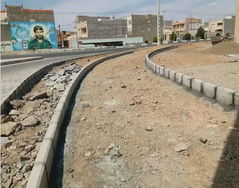 📷گزارش تصویری|  اتمام عملیات‌نصب جدول حاشیه میدان ملک الشعراء بهار