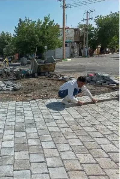 📷گزارش تصویری| عملیات زیبا سازی ونصب تایل بتنی محل دوربرگردان ضلع شمالی میدان مغان