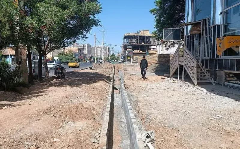 📷گزارش تصویری|  اجرای عملیات اصلاح کانال ضلع شمال بولوار معلم حد فاصل میدان رجایی تا میدان معلم