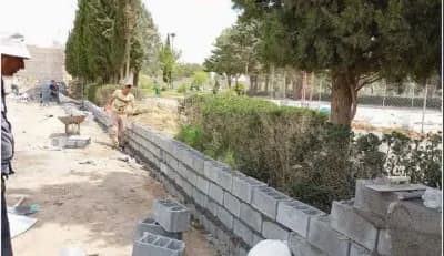 گزارش تصویری| عملیات دیوارچینی ضلع جنوبی پارک شهید مدرس جهت جلوگیری از تردد وسایل نقلیه به داخل محوطه پارک به درخواست اهالی محترم