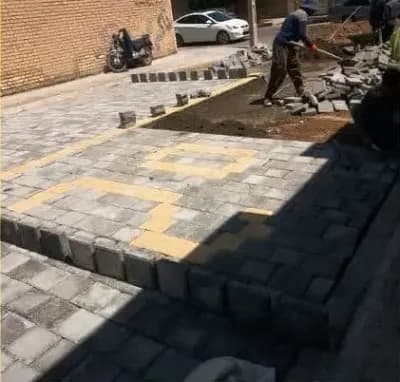📷گزارش تصویری| ادامه عملیات نصب تایل بتنی کوچه عارف قزوینی۳
