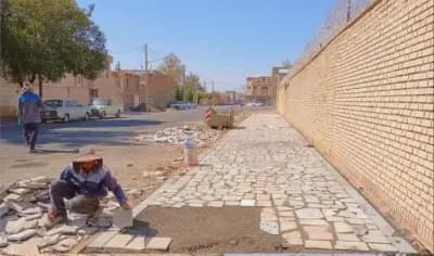 شروع عملیات پیاده روسازی وسنگ فرش بلوارمطهری (ضلع جنوبی قرارگاه نیروی انتظامی)