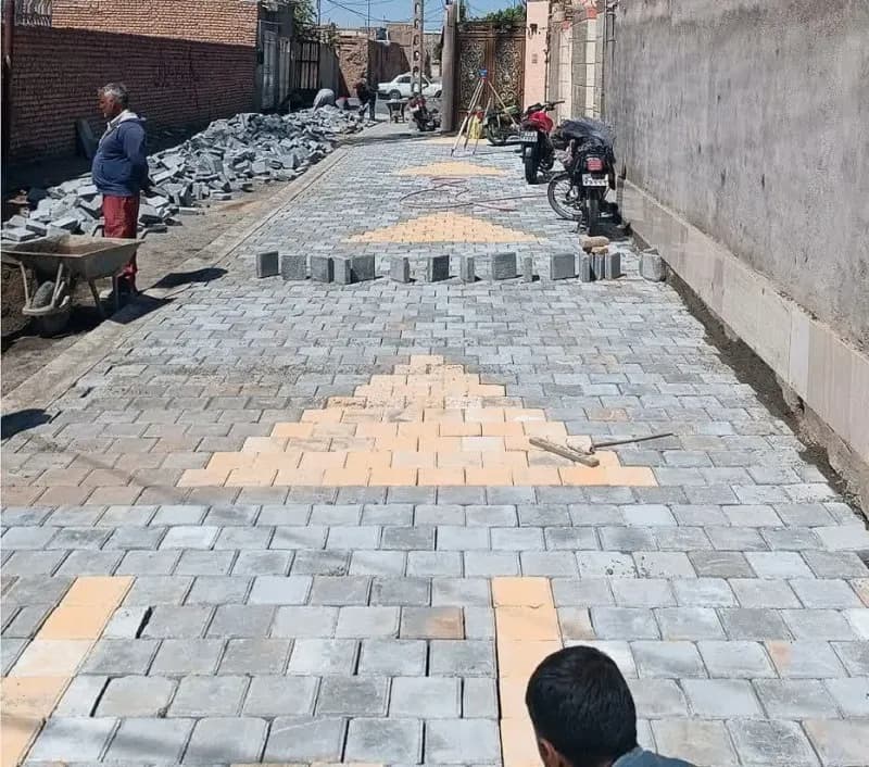 📷گزارش تصویری|  عملیات‌نصب جدول کانیووسط ونصب تایل بتنی باقری ۲۶