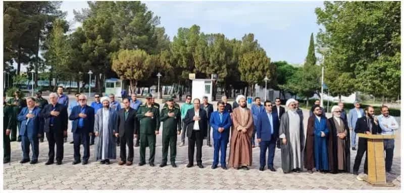 همزمان با روز فرا رسیدن روز شهرداریها و دهیاریها مراسم غبار روبی مزار شهدای امامزاده سید حمزه (ع) با حضور مهندس برامکی مدیرکل دفتر امور شهری و شوراهای استانداری خراسان رضوی وامام جمعه معزز شهرستان و