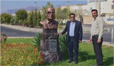 سردیس پرفسور شمس شریعت تربقان بنیانگذار علم پاتولوژی (آسیب شناسی) به همت شهرداری و شورای اسلامی شهر کاشمر در محل میدان نصب شد