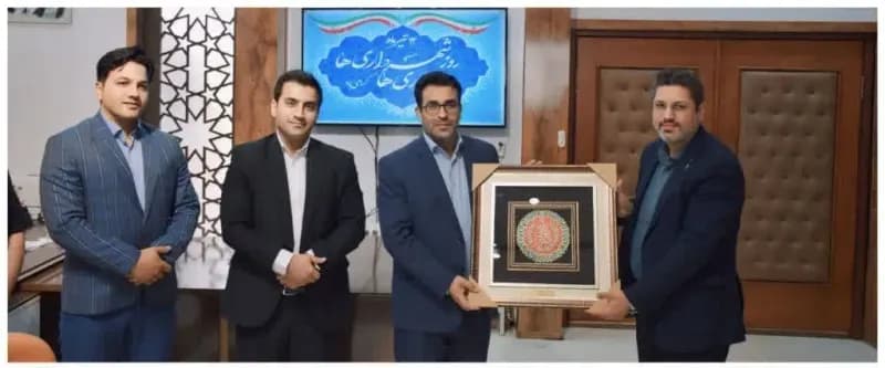 📷گزارش تصویری|   حضور جناب مهندس حسینی ریاست محترم بیمه ایران همزمان با فرا رسیدن ۱۴ تیر روز شهرداریها و دهیاریها  و عرض تبریک و خسته نباشید به مجموعه شهرداری