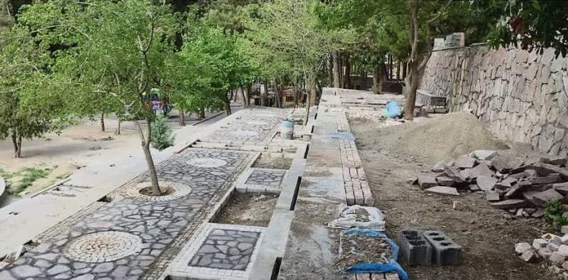 📷گزارش تصویری|  عملیات دیوارچینی سنگی  و کفسازی داخل پارک جنگلی امامزاده
