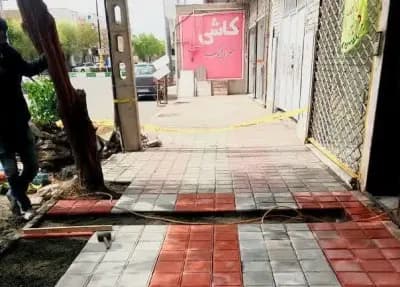 📷گزارش تصویری|  لکه گیری پیاده  حاشیه خیابان شهید اکبرنژاد  (محل نشست پیاده رو)