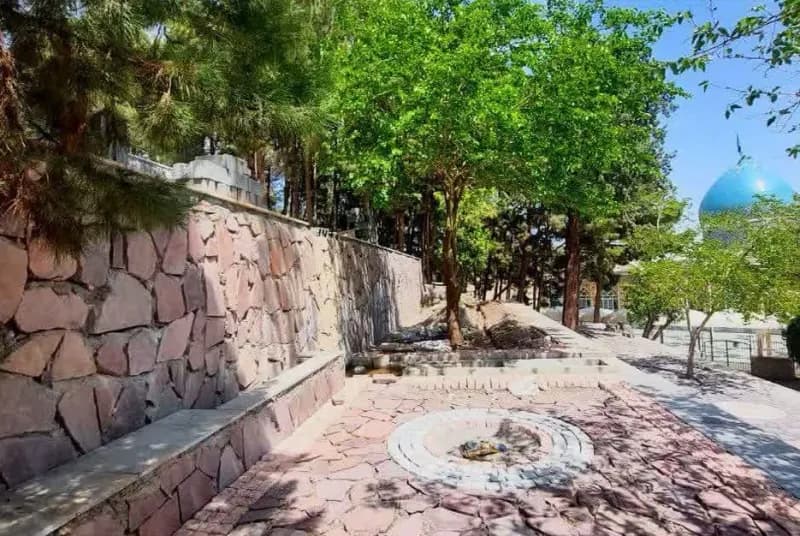 📷گزارش تصویری|  ادامه عملیات کفسازی  و دیواره آبشار امامزاده سیدمرتضی ع