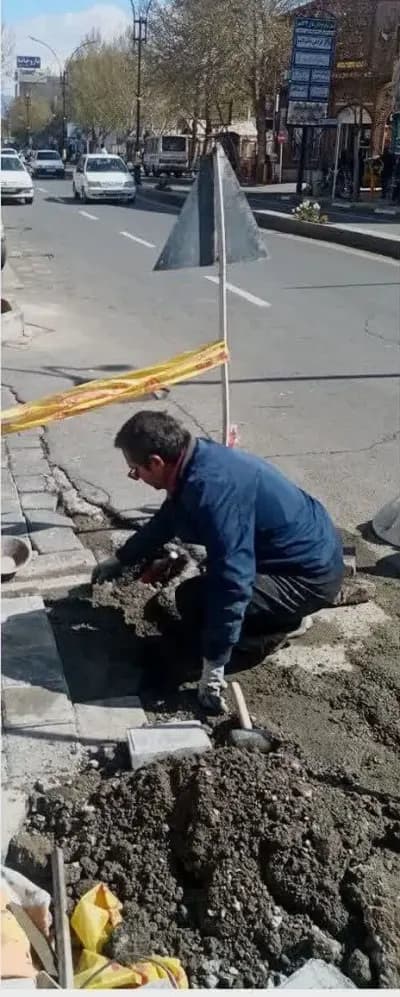 📷گزارش تصویری|  لکه گیری ورودی کوچه امام خمینی ۲ (واحد عمران)