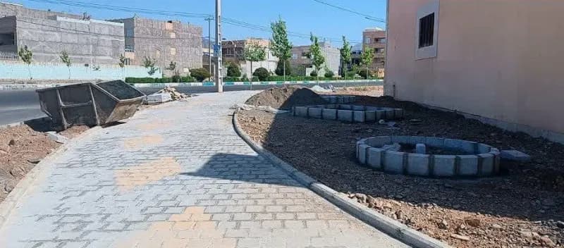 📷گزارش تصویری|  عملیات نصب تایل بتنی دور میدان بهار