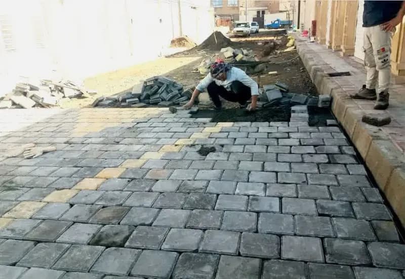 📷گزارش تصویری|  عملیات نصب تایل بتنی کوچه شهید نقابی ۱۶/۱