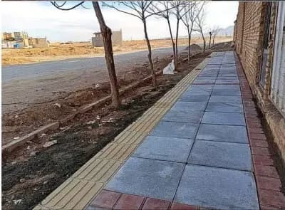 عملیات کفسازی وموزاییک فرش پیاده روضلع جنوبی خیابان ایثارگران