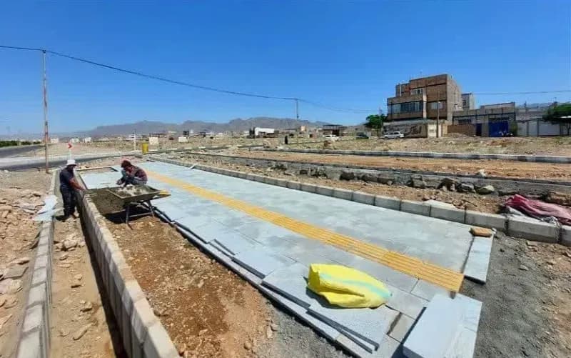 📷گزارش تصویری|  ادامه عملیات کفسازی وسنگ فرش پیادروضلع ضلع شمالی بلوارشورا
