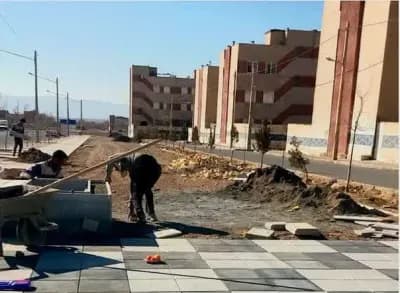 📷گزارش تصویری|  ادامه عملیات کفسازی وموزاییک فرش حاشیه ارغوان ۱