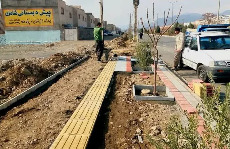 📷گزارش تصویری|  شروع عملیات کفسازی وسنگ فرش پیاده روحاشیه بولوارتعاون