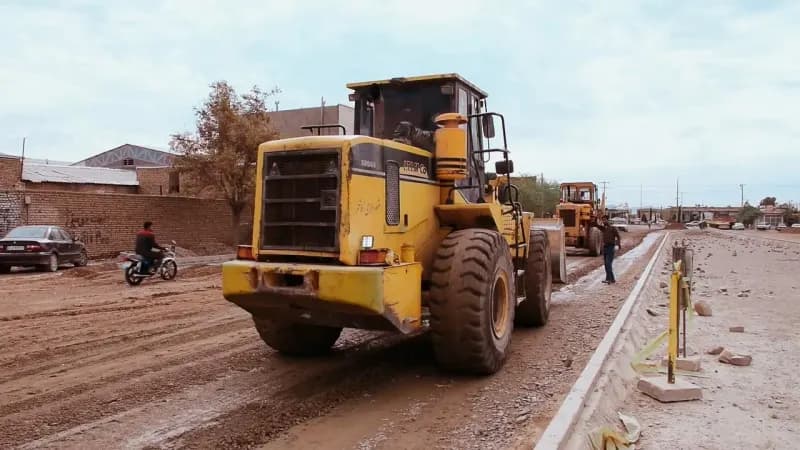 بازدید مهندس کوهسرخی از اجرای عملیات زیرسازی آیلند ضلع غربی شهرک صنعتی