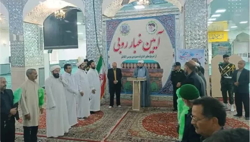 آئین غبار روبی ضریح مطهر امامزاده حمزه بن موسی الکاظم (ع) با حضور شهردار و دیگر مسئولین شهرستان