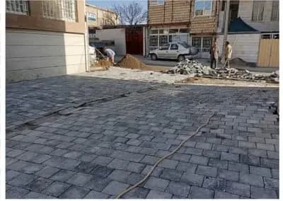 عملیات نصب تایل بتنی کوچه رسالت ۴