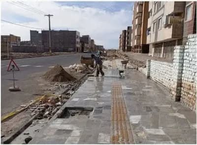شروع عملیات کفسازی وسنگ فرش پیاده رو ضلع شمالی خیابان ایثارگران