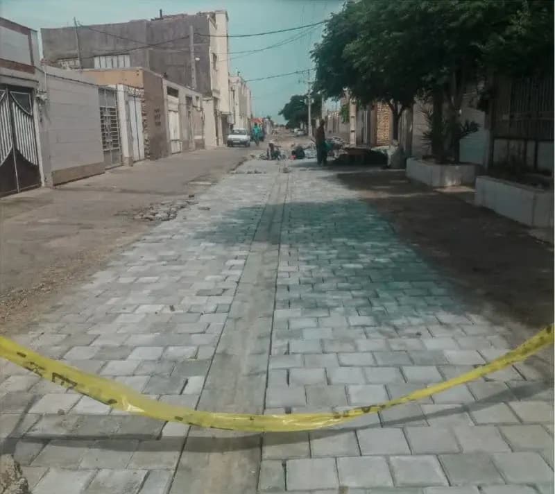 📸گزارش تصویری||  ادامه عملیات نصب تایل میانی کوچه امام موسی صدر ۲۳