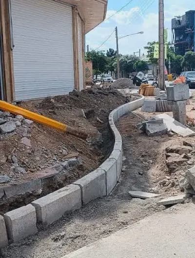 📷گزارش تصویری|  عملیات اصلاح طرح هندسی جداول دور میدان بهشت