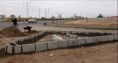 عملیات نصب جدول منتهی به میدان شهید حسین صادق رزق آبادی  بلوار ولیعصرع ورودی از سمت خیابان شهید هادی