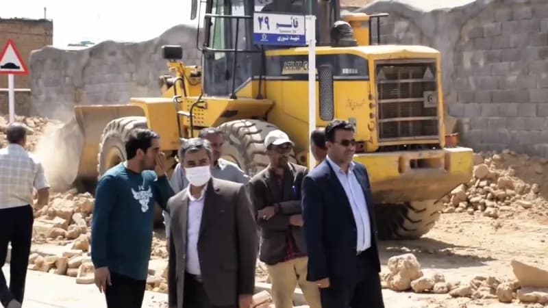 اقدام بیسابقه وبینظیر شهرداری کاشمر در رفع خطر املاک فرسوده ودرمسیر معابر