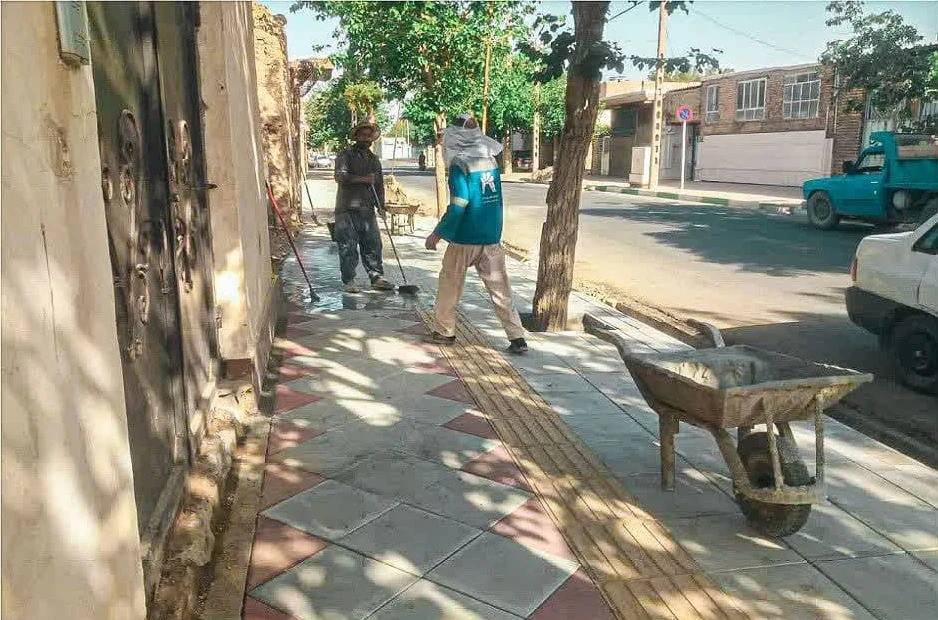 📸گزارش تصویری||  ادامه عملیات کف سازی حاشیه خیابان فاطمیه(پیاده روضلع جنوبی خیابان فاطمیه)