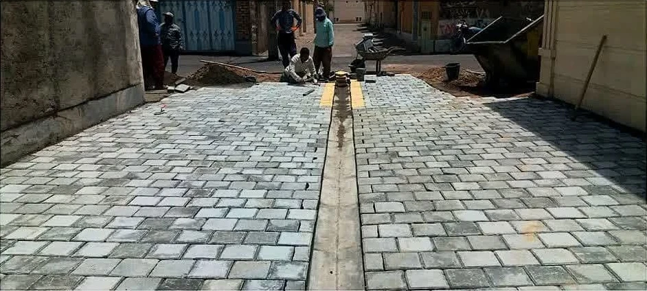 📸گزارش تصویری|| مراحل پایانی عملیات کف سازی کوچه شهید چمران ۳(فرعی بعثت ۴)