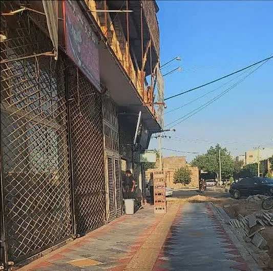 📸گزارش تصویری|| ادامه عملیات کف سازی پیاده روضلع شمالی خیابان بهبودی غربی