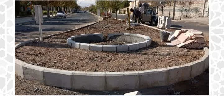 عملیاتنصب جدول سنگی ابتدای بلواردهخدا ازسمت بلوارمعلم ایجاد دوربرگردان جهت تسهیل درتردد وسایل نقلیه.