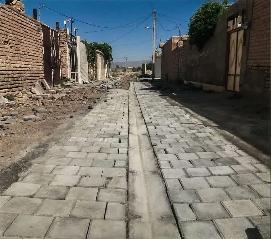 📸گزارش تصویری|| عملیات واجرای نصب تایل میانی انتهای کوچه امام موسی صدر ۲۱