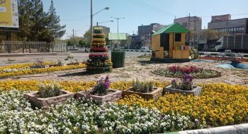 📷گزارش تصویری| گلکاری میدان‌های شهر