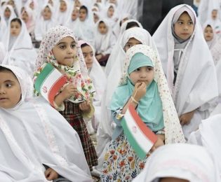 گزارش تصویری جشن بزرگ عبادت با حضور گسترده ۱۰۰۰ دانش آموز دختر روزه اولی درماه مبارک رمضان