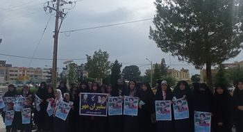 حضور اعضای محترم گروه سفیران مهربه همراه مردم ولایت مدارکاشمرومسؤلین محترم شهرستان  درپیاده روی خانوادگی