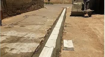 گزارش تصویری:  شروع عملیات نصب جدول کانیووسط کوچه بهارستان ۱