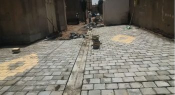 📸گزارش تصویری||  شروع به کارعملیات نصب جدول کانیووسط ونصب تایل بتنی کوچه مدرس ۸