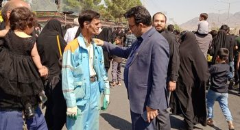 📷گزارش تصویری| عرض خسته نباشید وتقدیر و تشکرآقای مهندس کوهسرخی شهردار محترم کاشمر از زحمات پاکبانان عزیز و ارجمند در مراسم پیاده روی اربعین حسینی(حرم تا حرم)