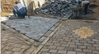 📷گزارش تصویری| عملیات نصب جدول کانیووسط ونصب تایل بتنی کوچه قائم ۱۰