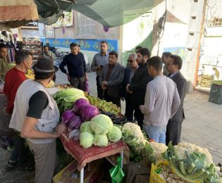 📸گزارش تصویری|   بازدید میدانی اعضای کمیسیون بند ۲۰ماده۵۵قانون شهرداری از وضعیت مشاغل مزاحم و دست فروشان روز بازار خیابان امام خمینی(ره)۱ و قائم ۴بر اساس شکایت های دائمی کسبه و ساکنین محل با حضور عضو محترم قضایی،نماینده محترم شورای اسلامی شهر و معاونت خدمات شهری شهرداری