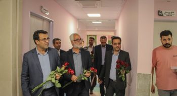 📷گزارش تصویری| حضور مهندس کوهسرخی شهردار، ریاست و اعضای شورای اسلامی شهر کاشمر در بیمارستان، جهت اهدای گل و عرض تبریک به پرستاران عزیز به مناسبت ولادت حضرت زینب(س) و روز پرستار