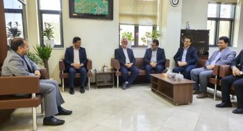 دیدار مهندس کوهسرخی شهردار کاشمر بهمراه رییس شورای اسلامی شهرکاشمرمهندس مرادزاده واعضای شورای اسلامی شهرمهندس زارع ومهندس یوسف پور با مهندس برامکی سرپرست محترم دفتر امور شهری و شوراهای استانداری خراسان رضوی .