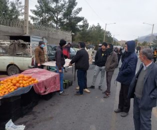 🎥گزارش تصویری |بازدید میدانی مهندس نجار معاونت محترم خدمات شهری به همراه پرسنل گروه انضباط شهری (رفع سدمعبر) شهرداری کاشمر در معیت نماینده محترم انتظامی از محل جمعه بازار به جهت ارائه خدمات مطلوب تر به شهروندان فهیم شهرمان کاشمر و همچنین  شنیدن صحبت های کسبه محترم مستقر در ان مکان و رسیدگی به مشکلات کسبه محترم