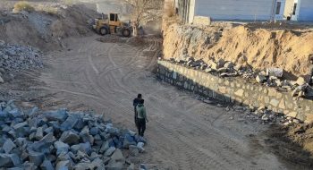 گزارش تصویری 📸|  اجرای عملیات دیوار ساحلی سنگی  مسیل شرقی محدوده احمد اباد