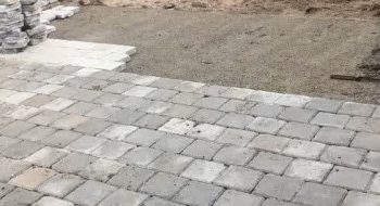 📷گزارش تصویری|  ادامه عملیات‌نصب جدول کانیووسط ونصب تایل بتنی کوچه شهید باقری ۲۲