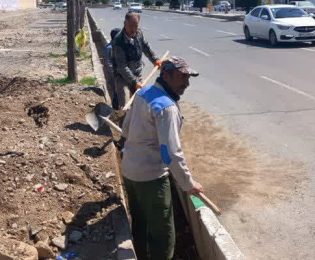 📷گزارش تصویری|  پاکسازی کانال آب ضلع شمالی بولوارمعلم  توسط نیروهای