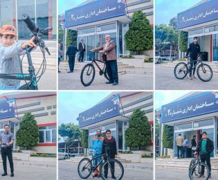 📷گزارش تصویری|  تحویل دوچرخه به برندگان همایش پیاده روی بزرگ خانوادگی توسط واحد فرهنگی، اجتماعی، ورزشی شهرداری و شورای اسلامی شهر کاشمر