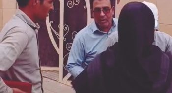 حضور مهندس کوهسرخی شهردار کاشمر  در بین اهالی محترم روستای کسرینه  بازدید از منازل خسارت دیده بر اثر زلزله  و دستور برای اجرای عملیات آوار برداری  توسط ماشین آلات شهرداری کاشمر